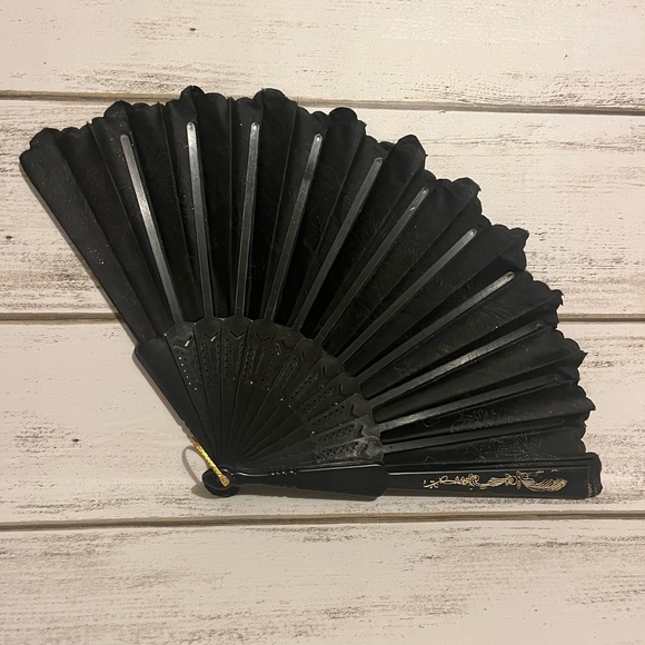 🍄 3/$20 12 pack party favor fans - Picture 4 of 7